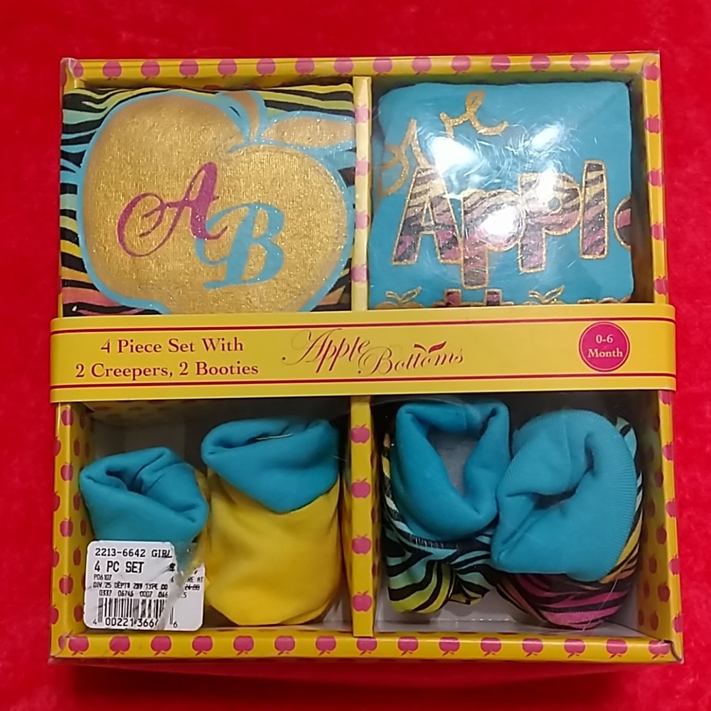 Brand New apple bottom infant set